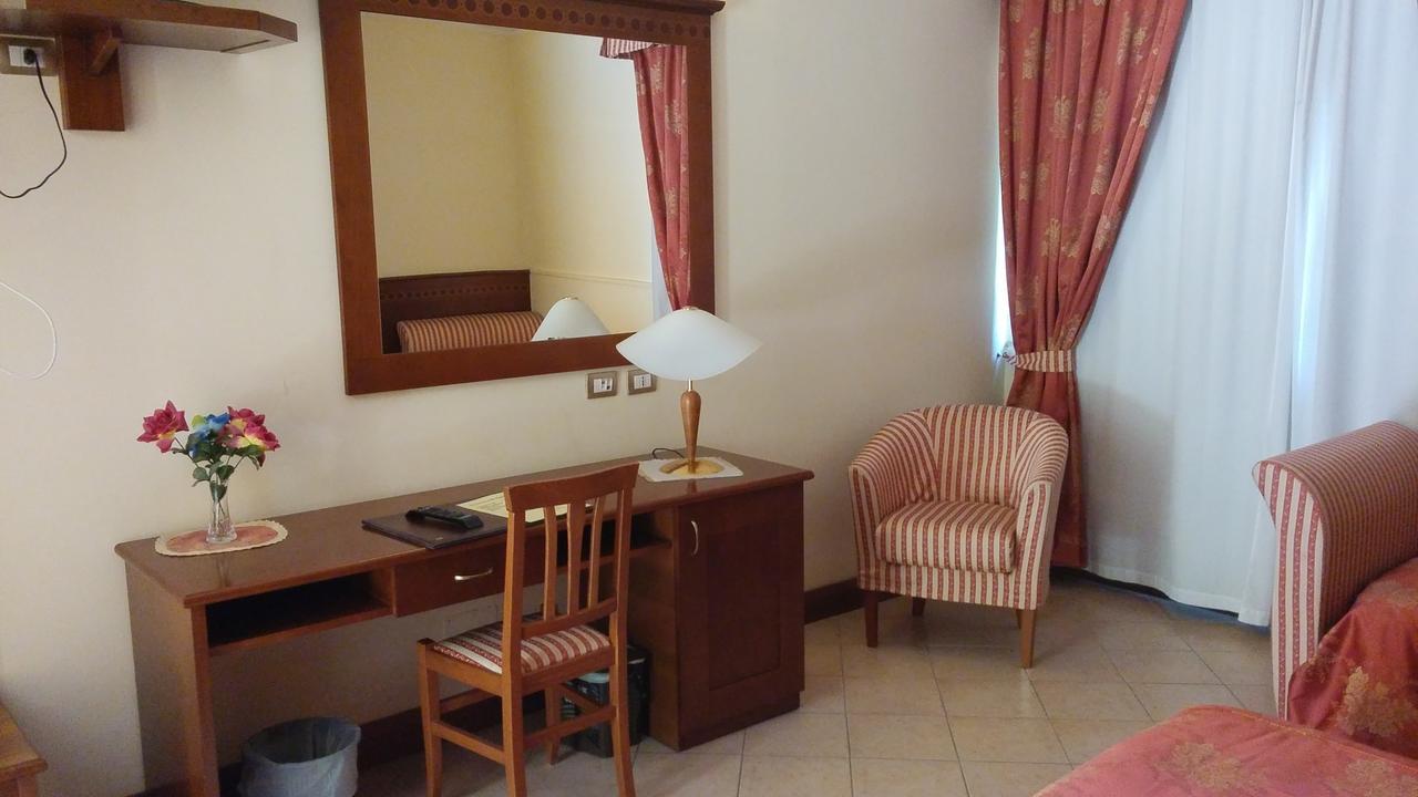 Hotel Turrita アッローネ エクステリア 写真
